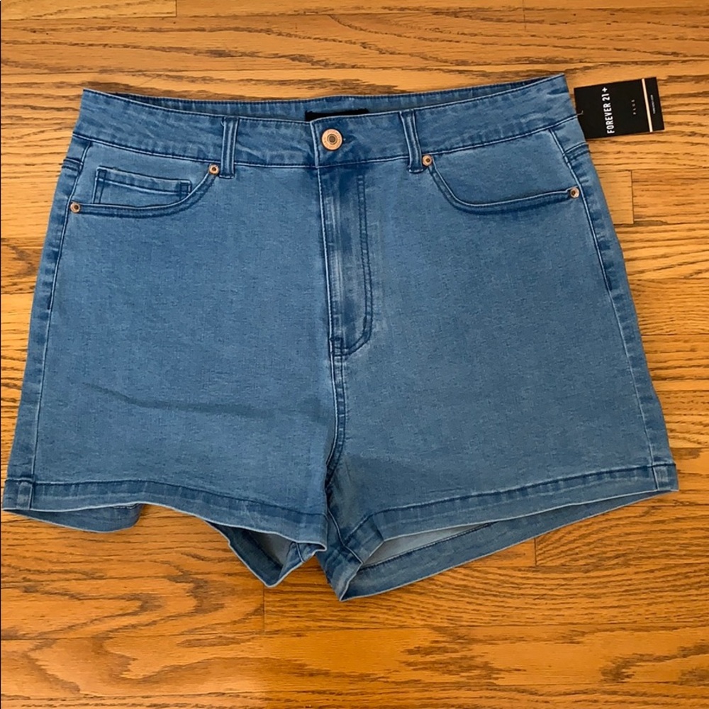 BNWT Forever 21 plus denim shorts